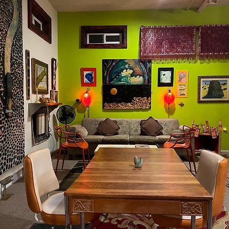 Space Castle: A 1950S Gas Station Transformed Into An Art Themed Wonderland Трут-ор-Консекуэнсес Экстерьер фото