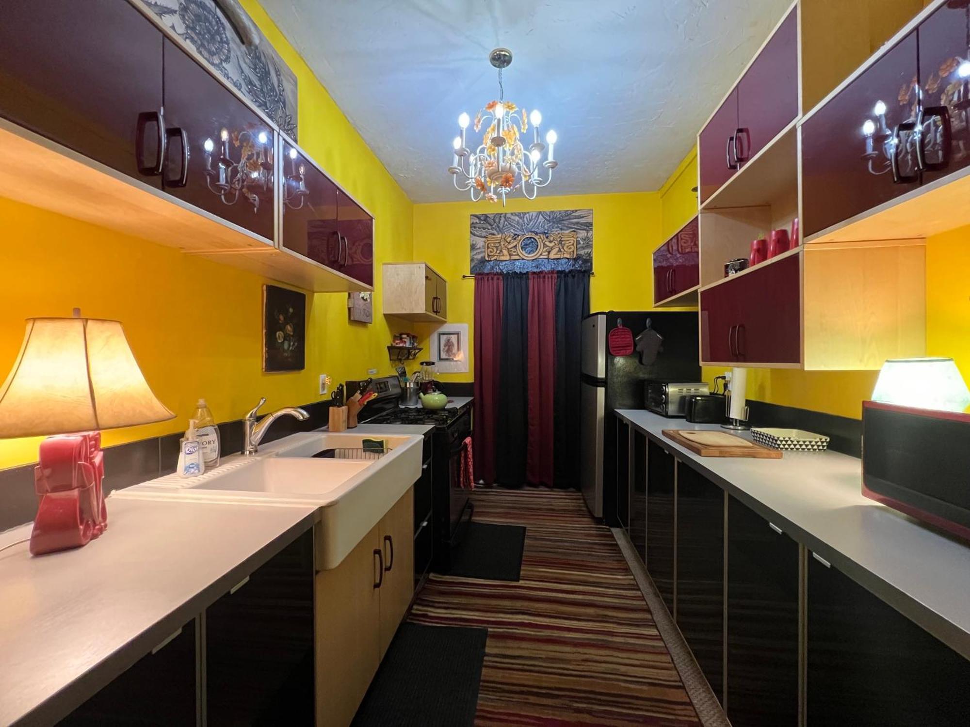 Space Castle: A 1950S Gas Station Transformed Into An Art Themed Wonderland Трут-ор-Консекуэнсес Экстерьер фото